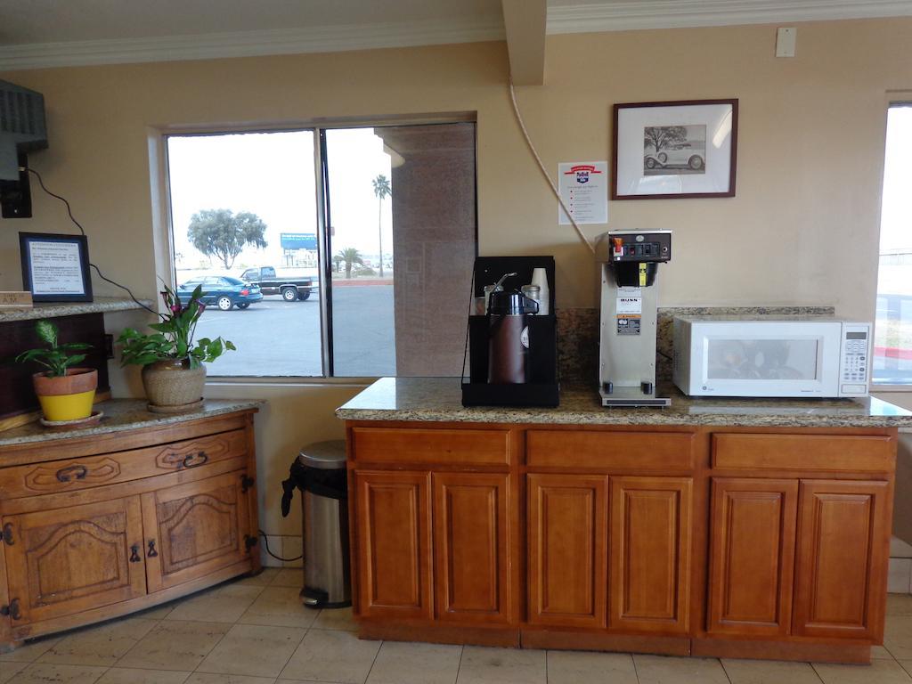 Knights Inn Phoenix At N Black Canyon Hwy Экстерьер фото