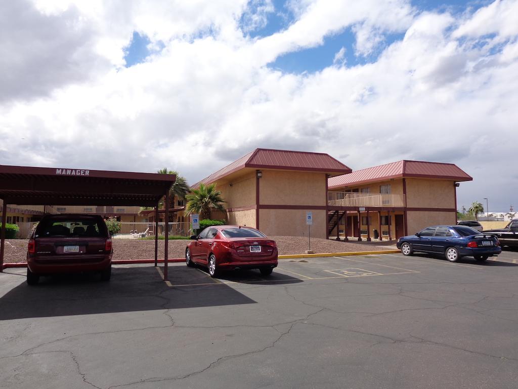 Knights Inn Phoenix At N Black Canyon Hwy Экстерьер фото
