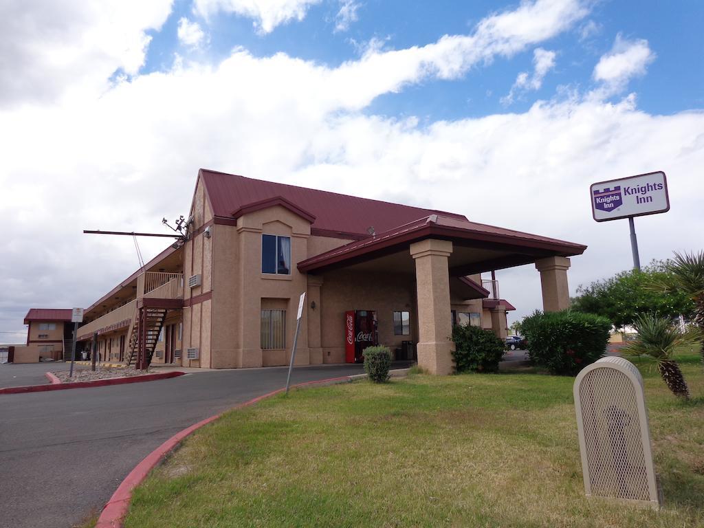 Knights Inn Phoenix At N Black Canyon Hwy Экстерьер фото