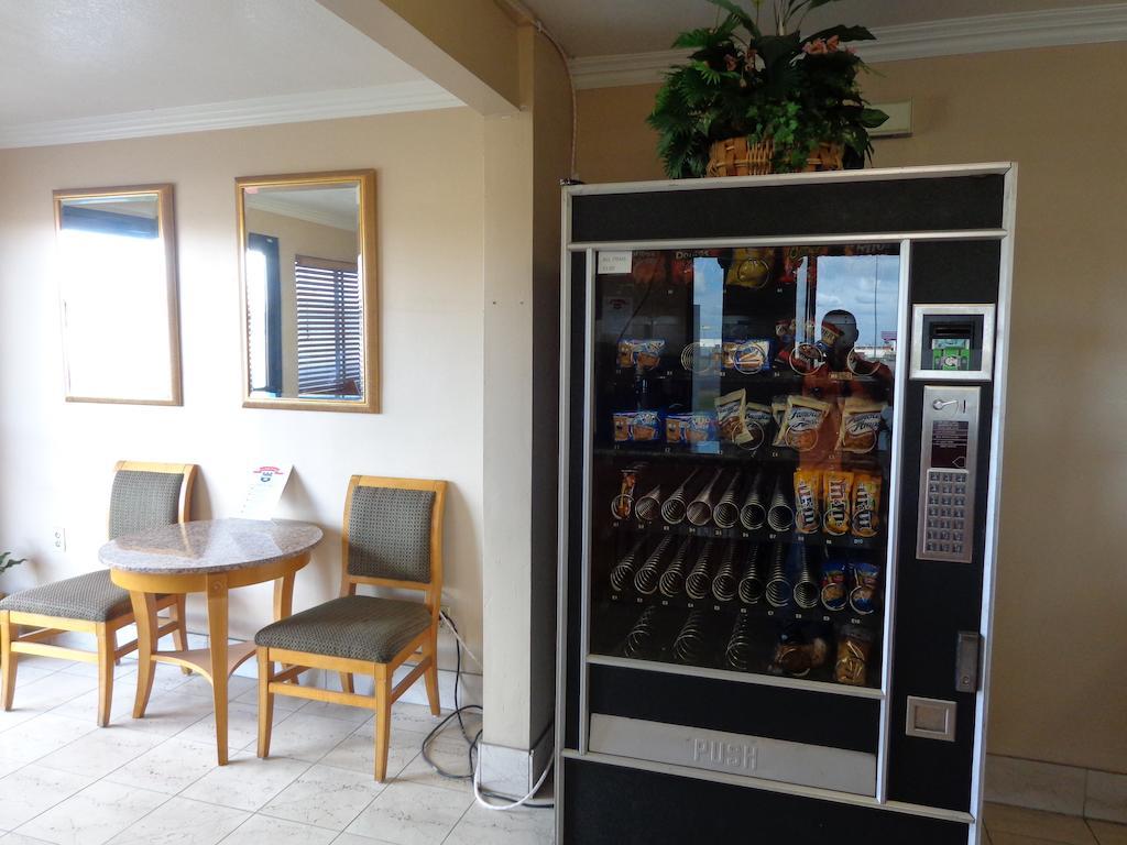 Knights Inn Phoenix At N Black Canyon Hwy Экстерьер фото