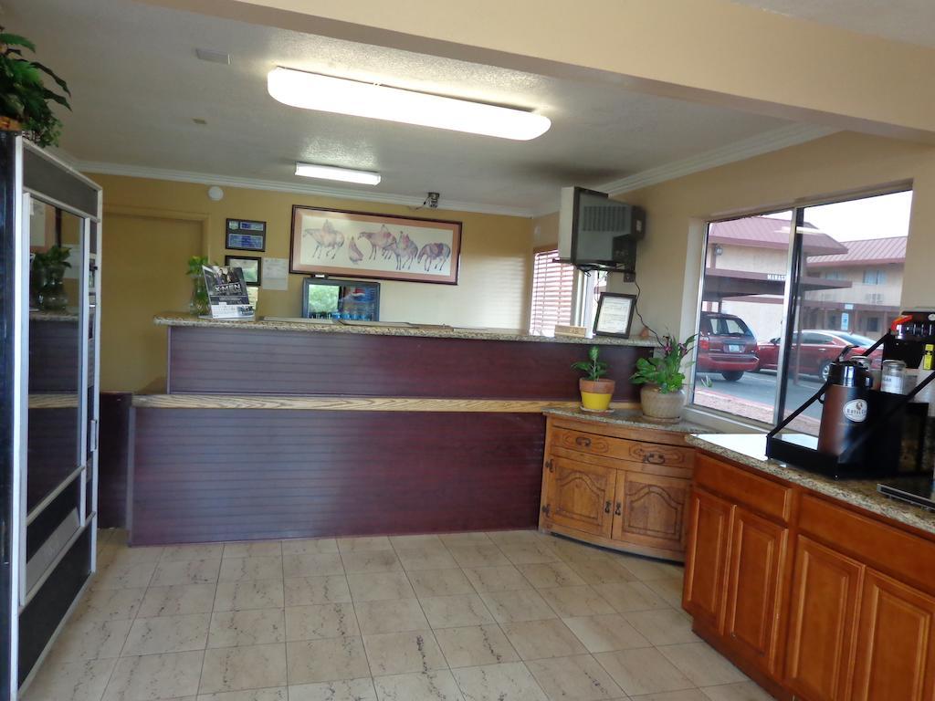 Knights Inn Phoenix At N Black Canyon Hwy Экстерьер фото