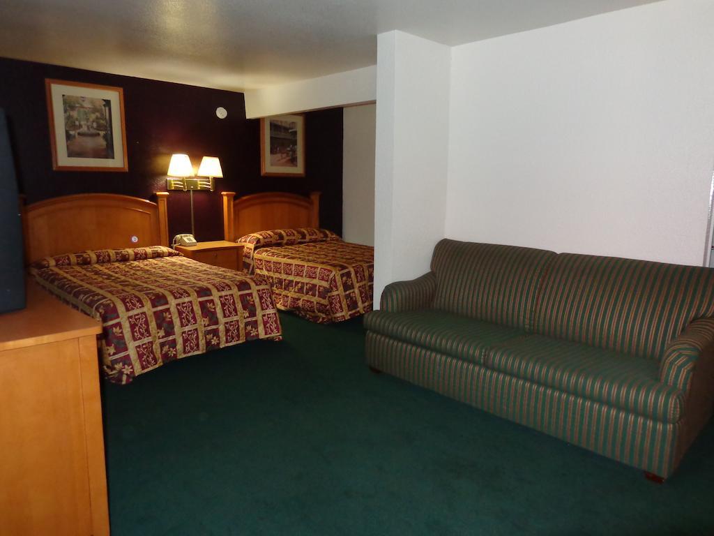 Knights Inn Phoenix At N Black Canyon Hwy Экстерьер фото
