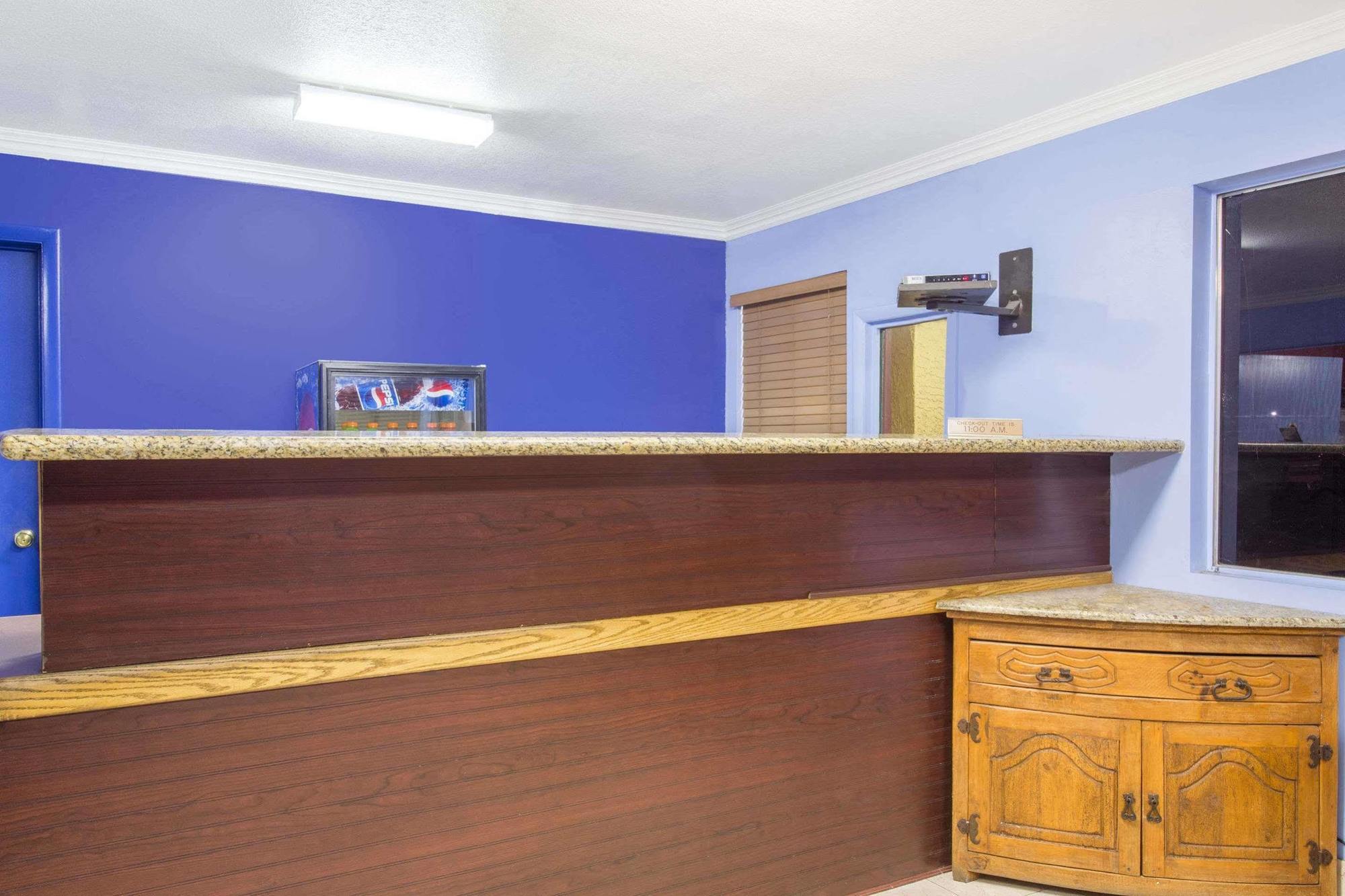 Knights Inn Phoenix At N Black Canyon Hwy Экстерьер фото