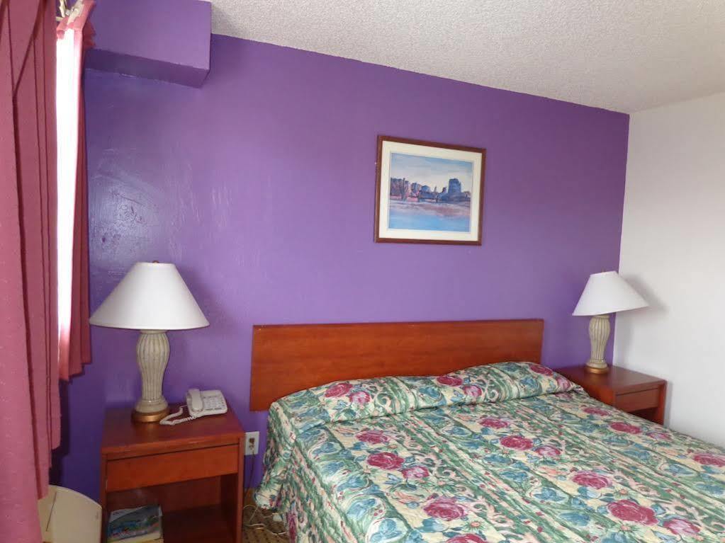 Knights Inn Phoenix At N Black Canyon Hwy Экстерьер фото