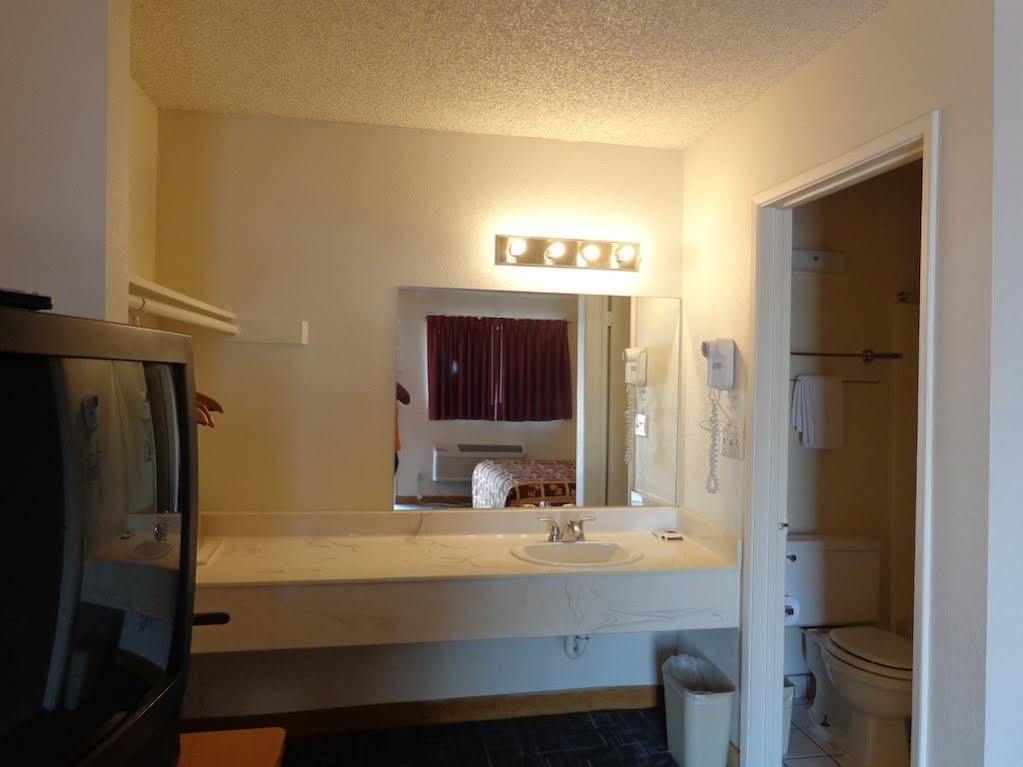 Knights Inn Phoenix At N Black Canyon Hwy Экстерьер фото